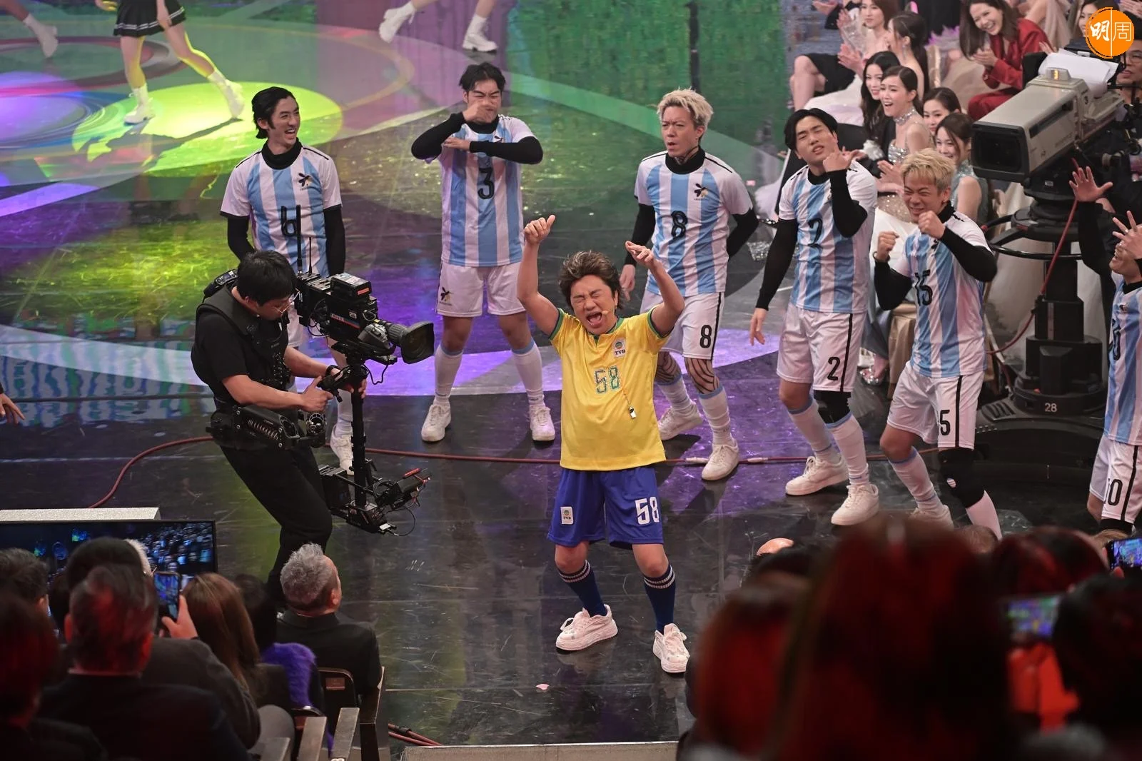 祖藍在志偉面前扮阿叻。