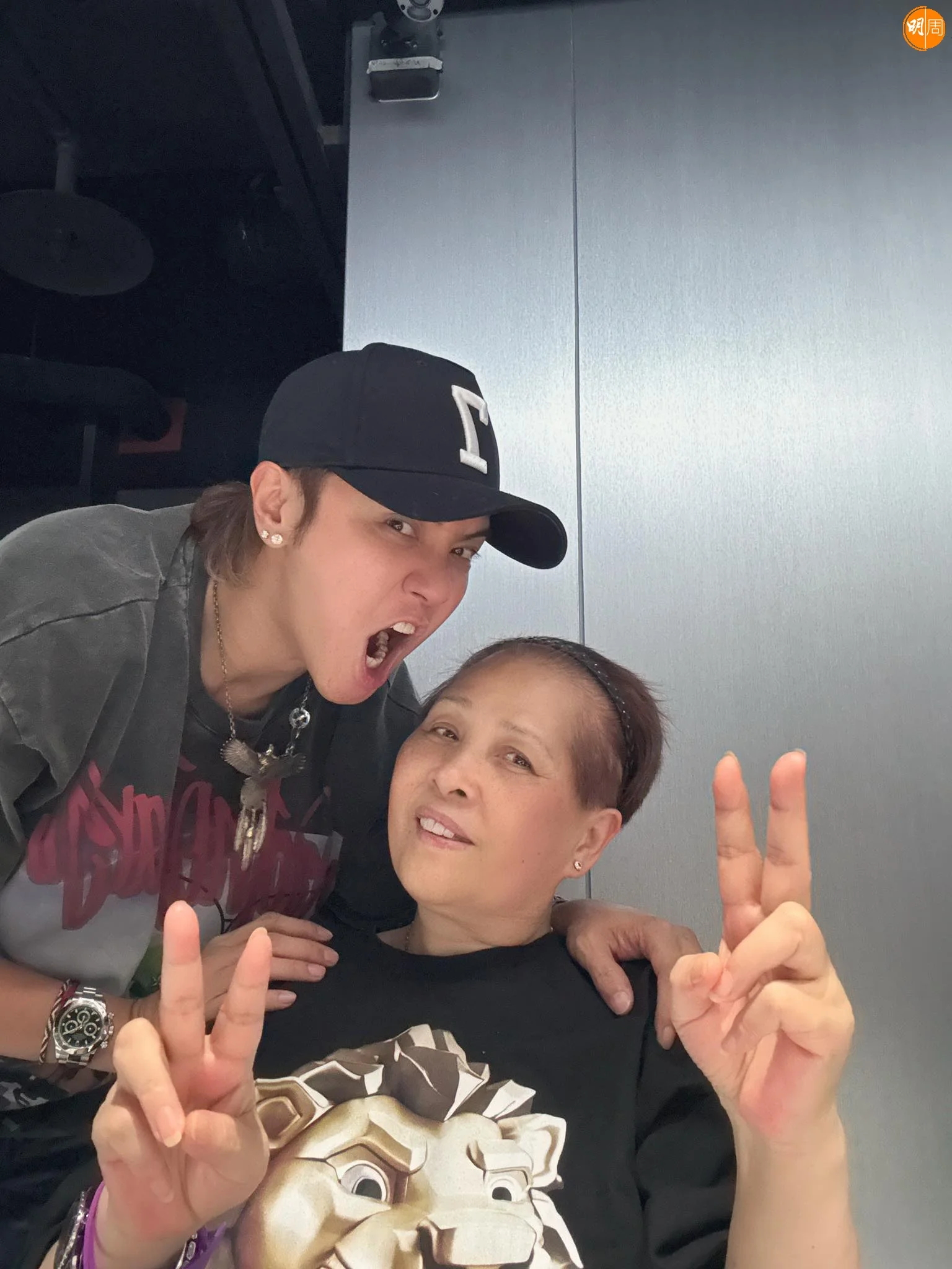 羅志祥與媽媽。