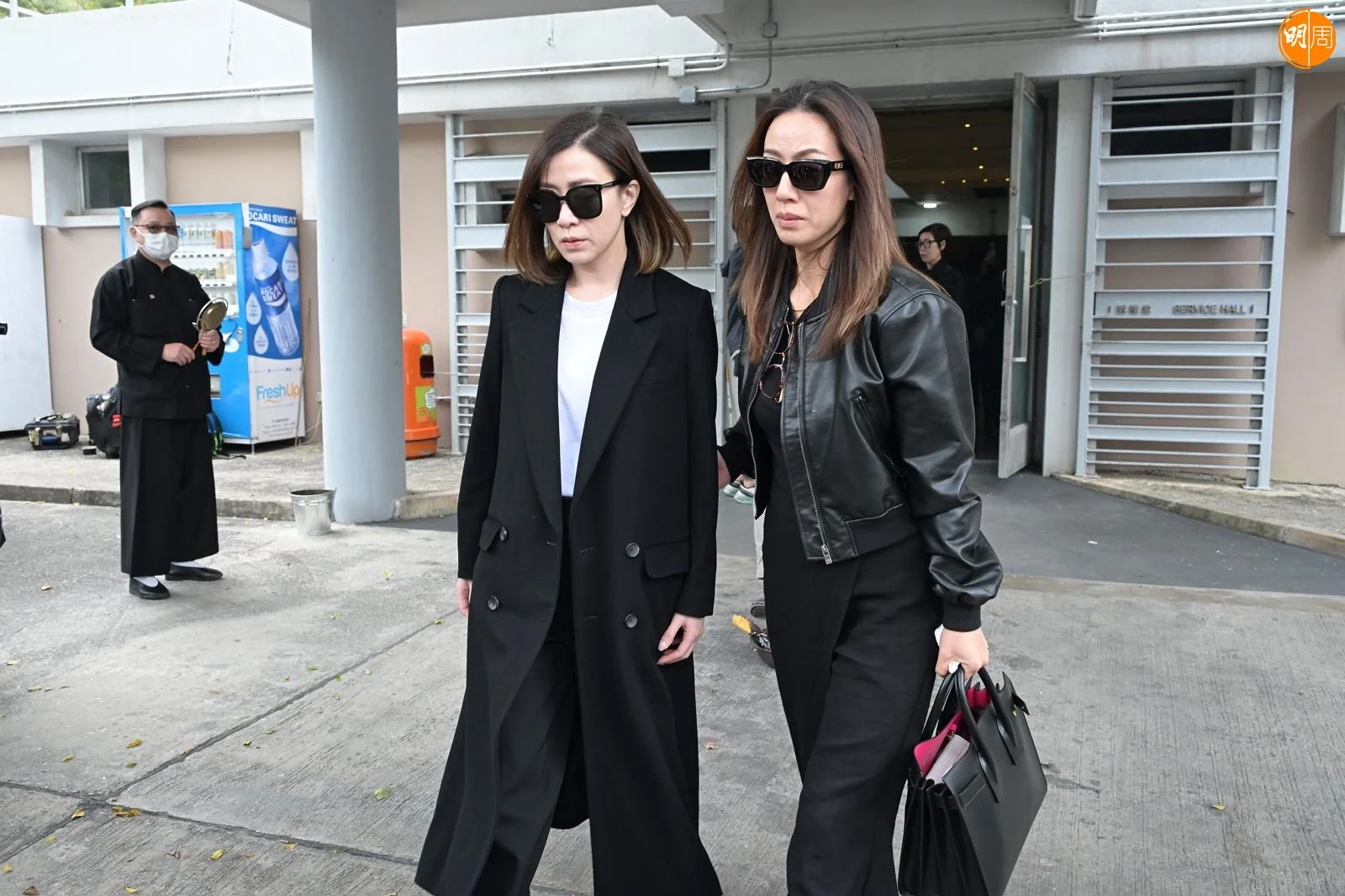 948da859-48a6-49d5-8adb-20ea9c8967b1