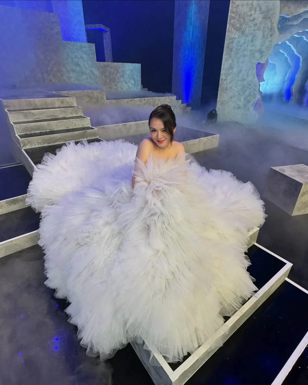 happy-to-stand-among-all-these-beautiful-ladies-and-sing-the-theme-song-for-miss-hong-kong-this