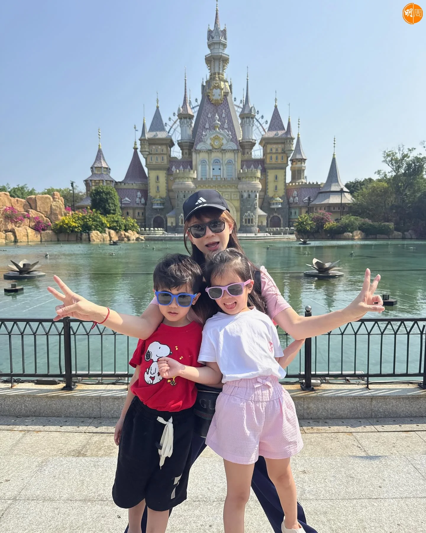 小霜透過試管嬰兒生下的兩個孩子。