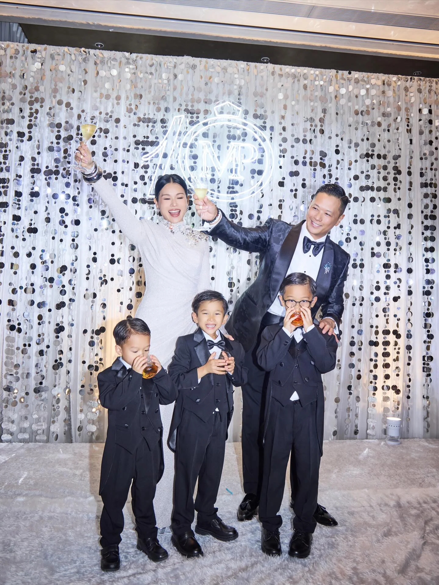 胡杏與與李乖德結婚10周年，當中最大成就是3個囝囝。