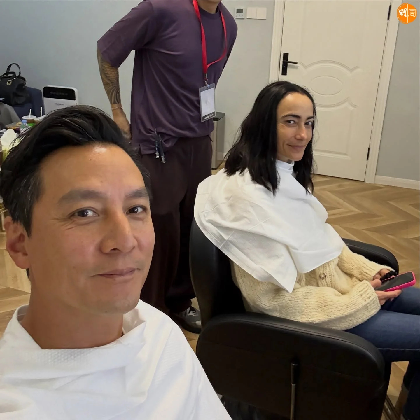 吳彥祖罕晒同老婆合照。