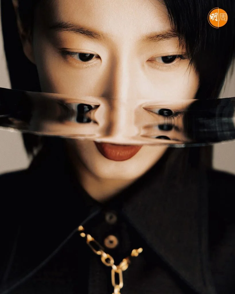 廖子妤拍攝時身體肌肉張力要很大,頸部至背部會很痛。