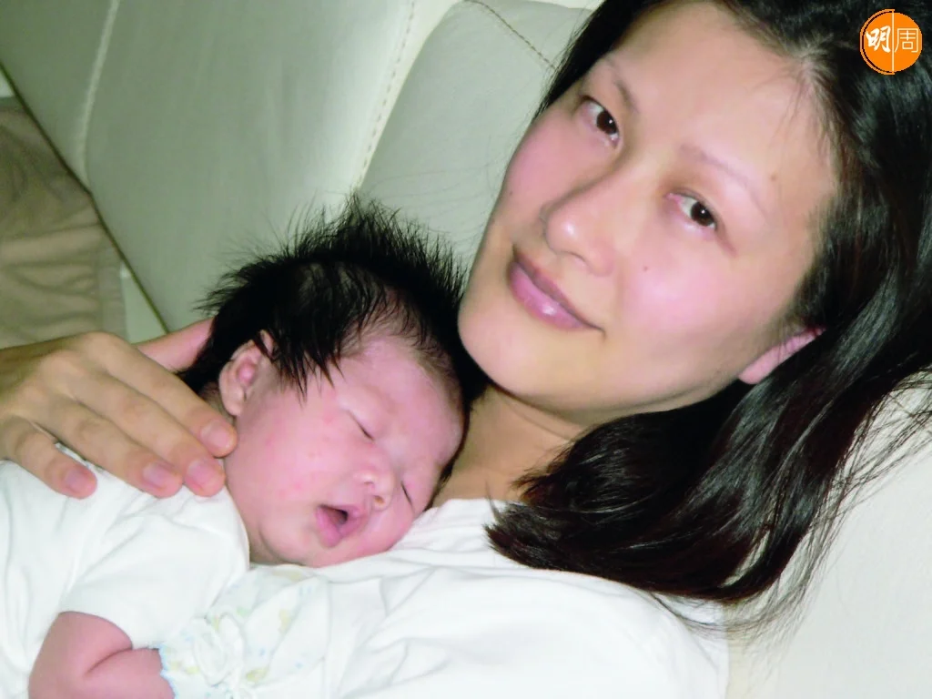 陳慧珊當年誕下女兒