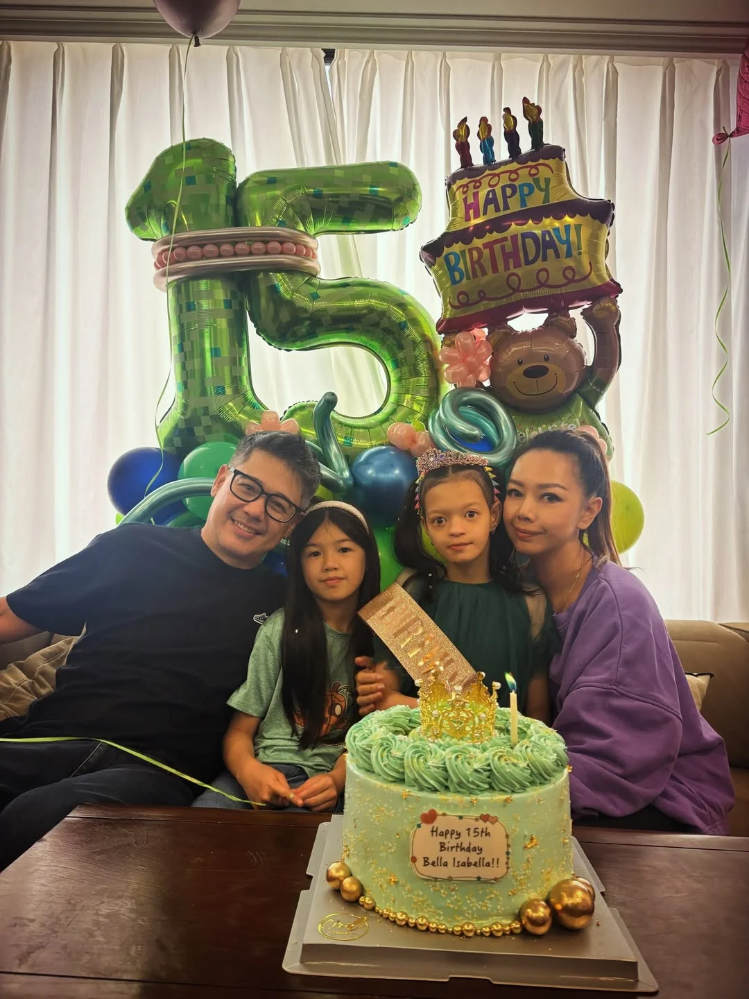 鍾麗淇一家四口好幸福。