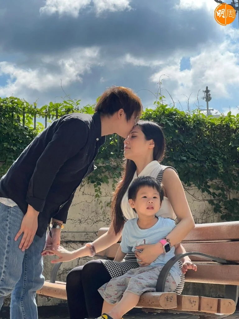 從藝人成功轉型占卜師 羅泳嫻生仔險喪命│羅泳嫻專訪 - 本地 - 明周娛樂